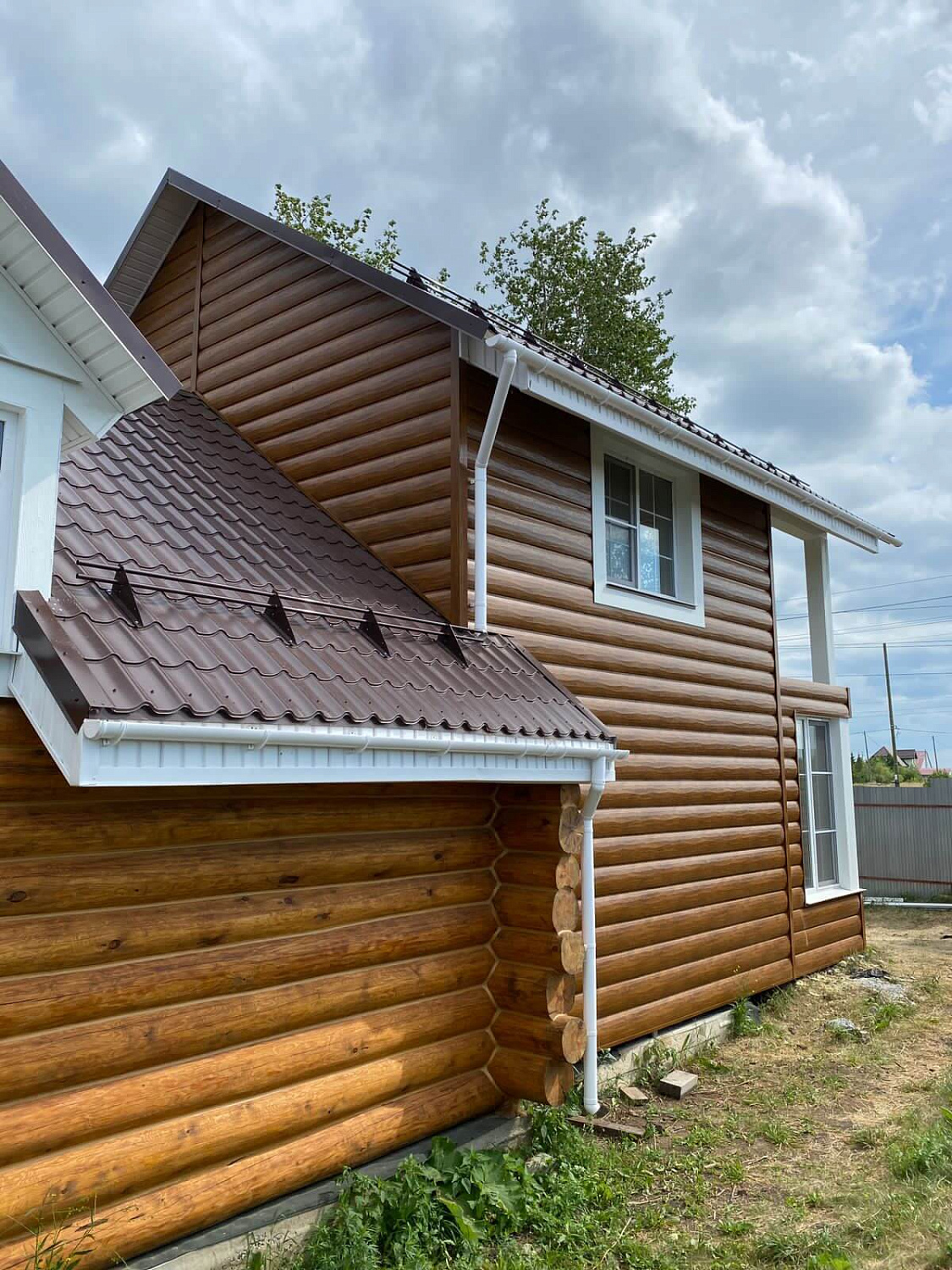 Металлический сайдинг "ЦАРЬСАЙДИНГ" на фасаде дома в Екатеринбурге